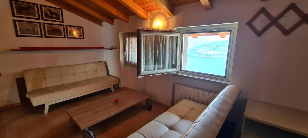La Villetta In Residence Con Piscina E Vista Lago Parzanica Exterior foto